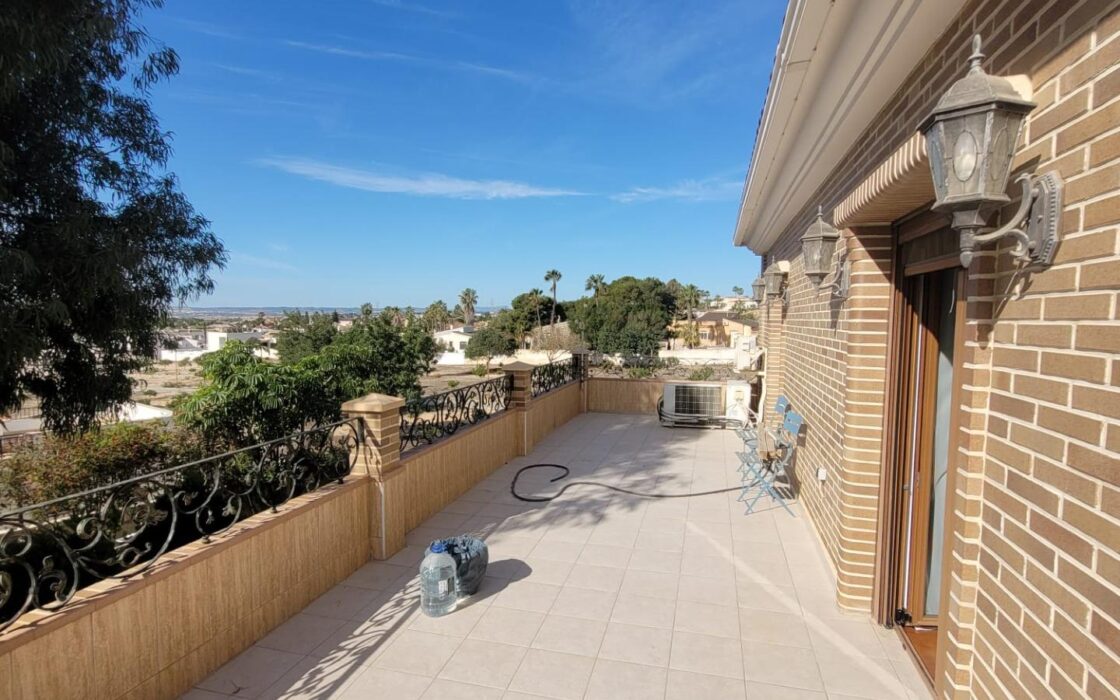 Вілла в Сьюдад-Кесаді 370 кв.м з панорамним видом