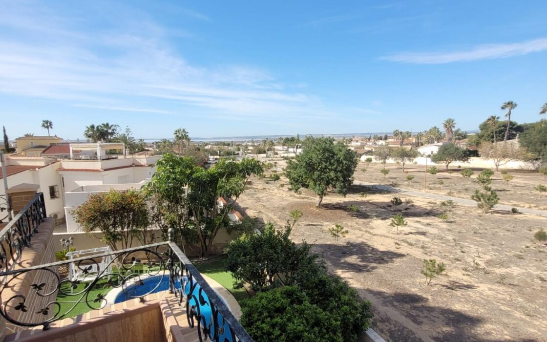 Вілла в Сьюдад-Кесаді 370 кв.м з панорамним видом