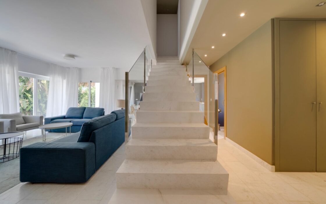 Розкішна вілла в Альбирі з терасою біля моря 548 кв.м