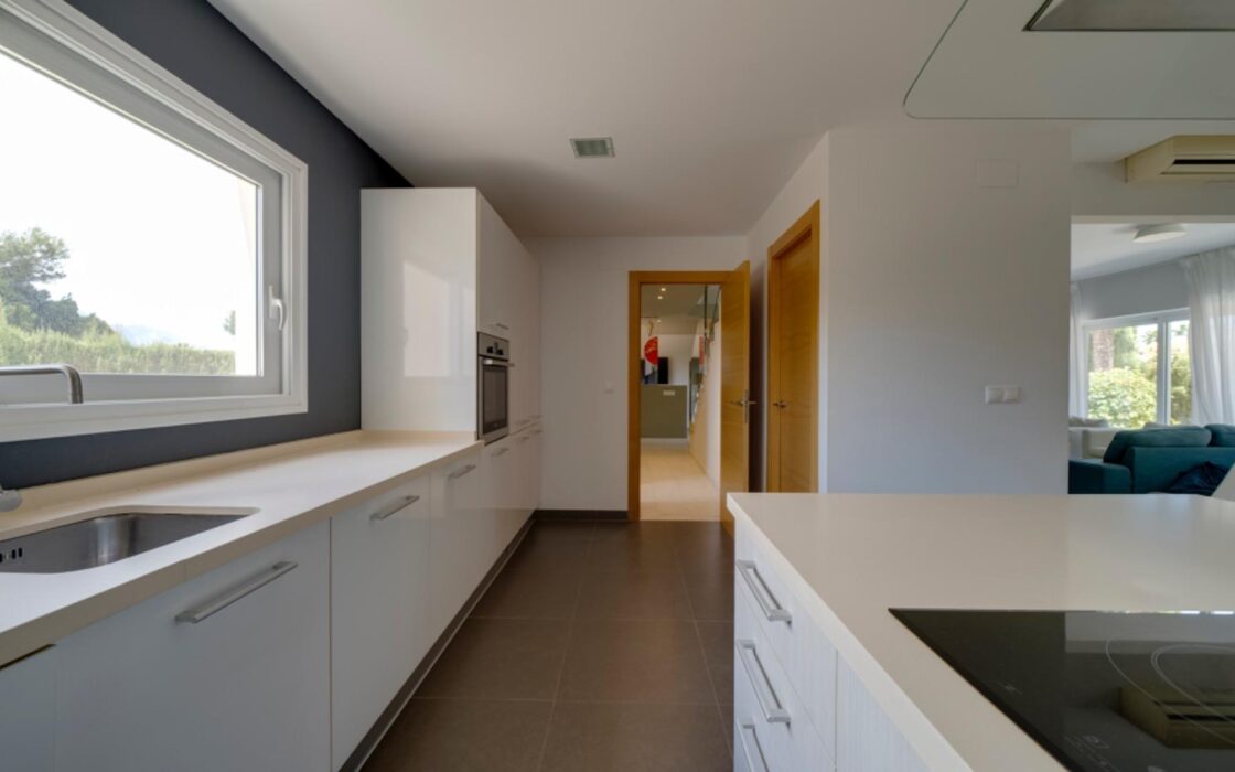 Розкішна вілла в Альбирі з терасою біля моря 548 кв.м