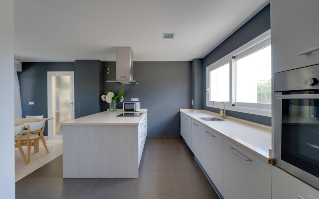 Розкішна вілла в Альбирі з терасою біля моря 548 кв.м