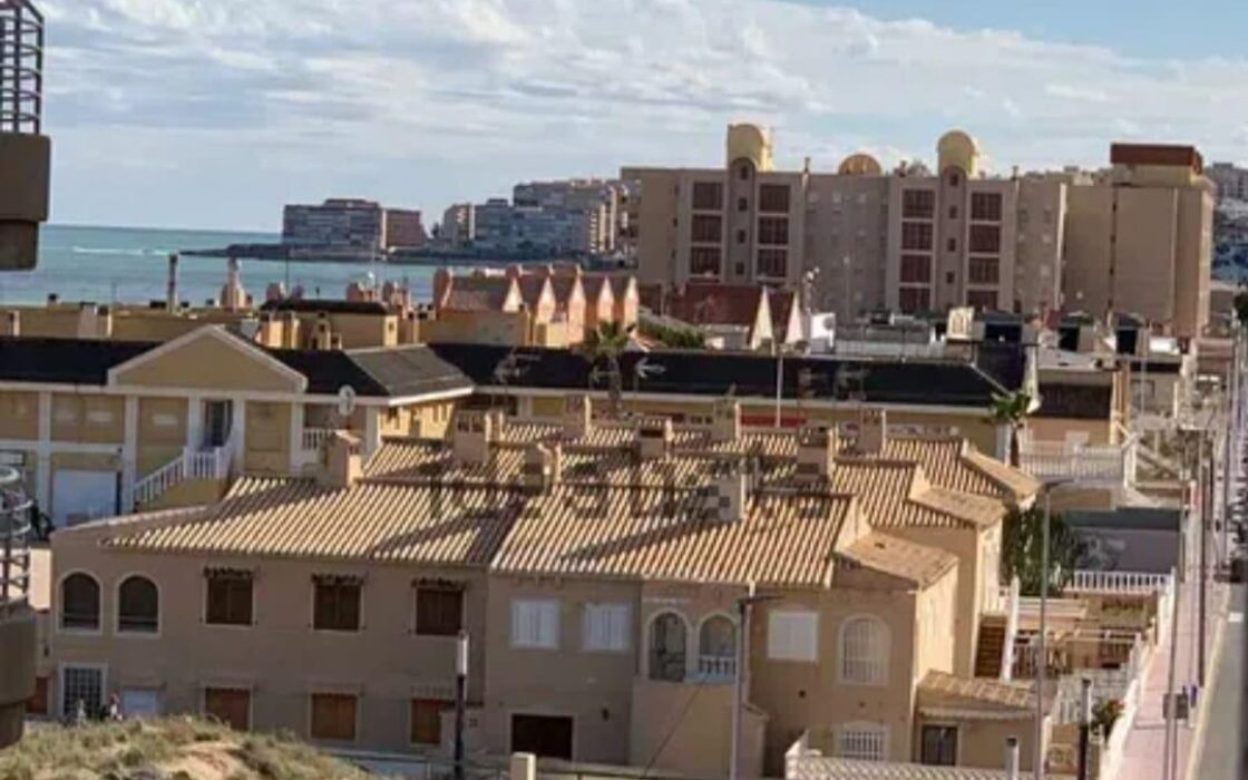 Апартаменты с террасой в Торревьехе 90 кв.м у моря