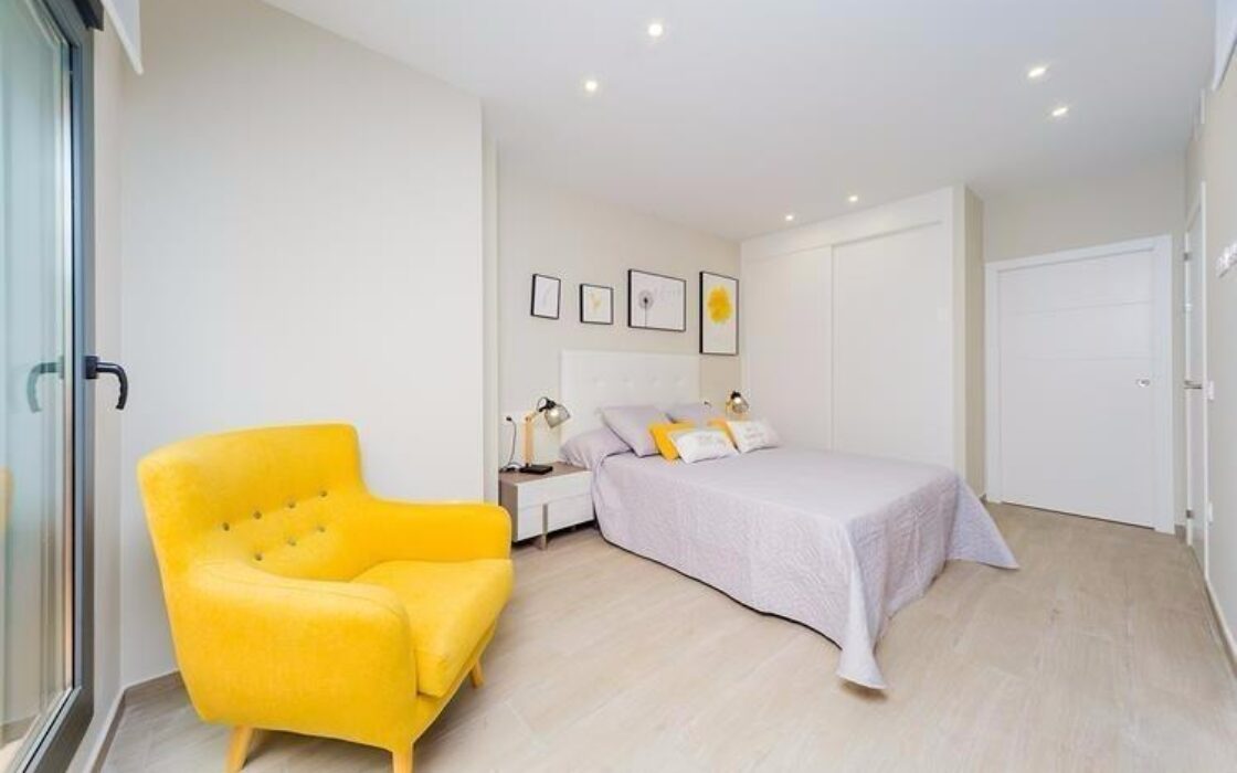 Апартаменты с террасой в Торревьехе 90 кв.м у моря