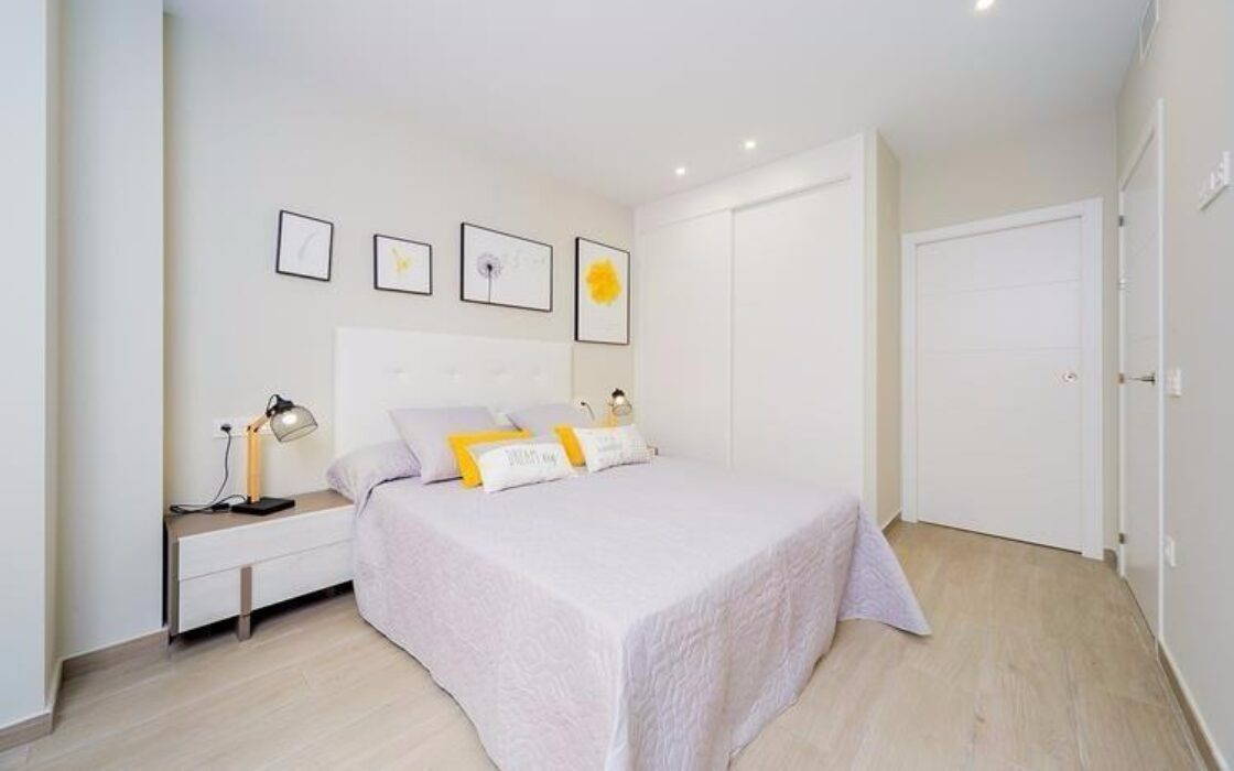 Апартаменты с террасой в Торревьехе 90 кв.м у моря