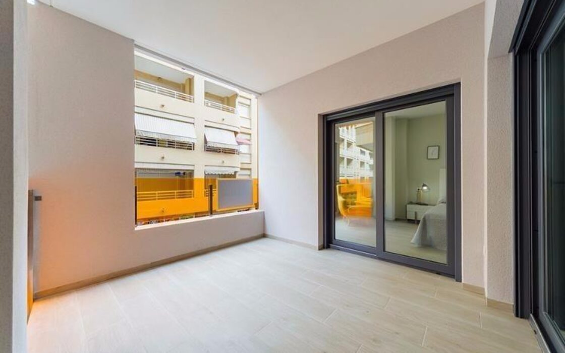 Апартаменты с террасой в Торревьехе 90 кв.м у моря