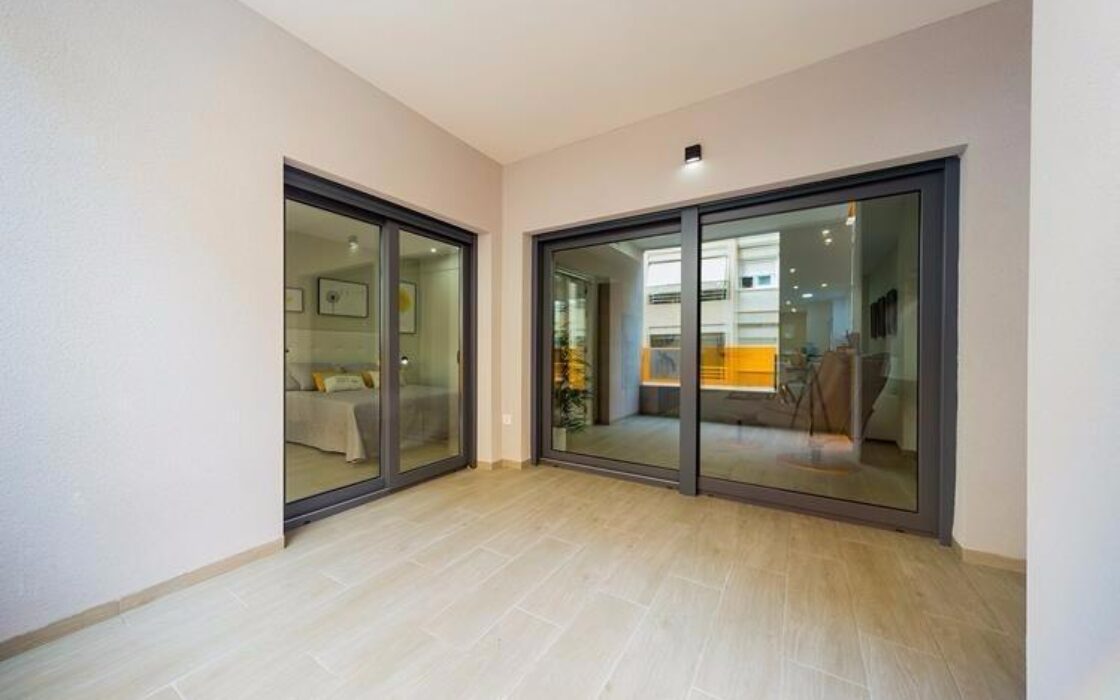 Апартаменты с террасой в Торревьехе 90 кв.м у моря