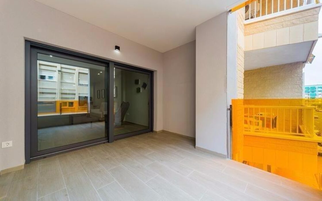 Апартаменты с террасой в Торревьехе 90 кв.м у моря