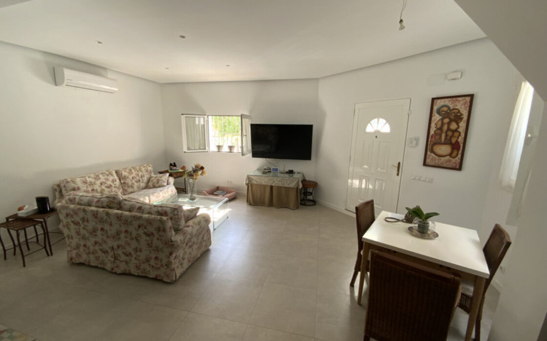 Угловой дом в Старом городе Марбельи с террасой 120 кв.м