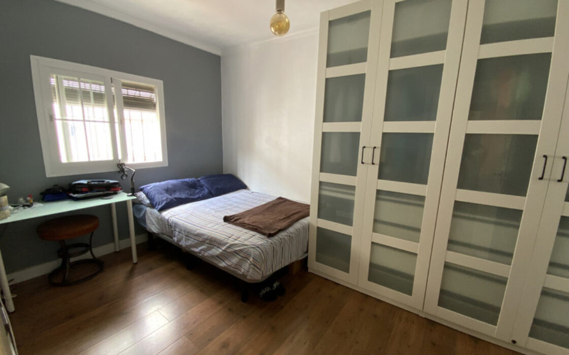 Угловой дом в Старом городе Марбельи с террасой 120 кв.м