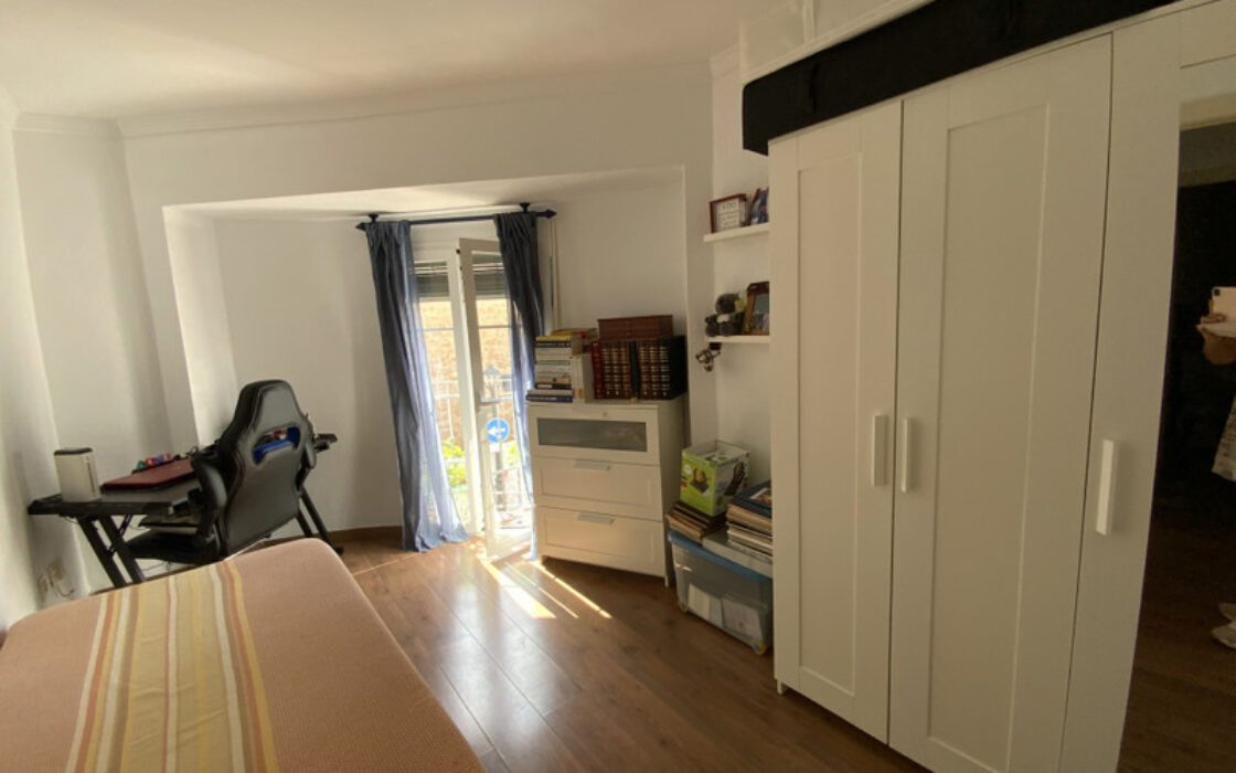 Угловой дом в Старом городе Марбельи с террасой 120 кв.м