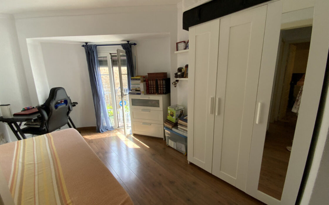 Угловой дом в Старом городе Марбельи с террасой 120 кв.м