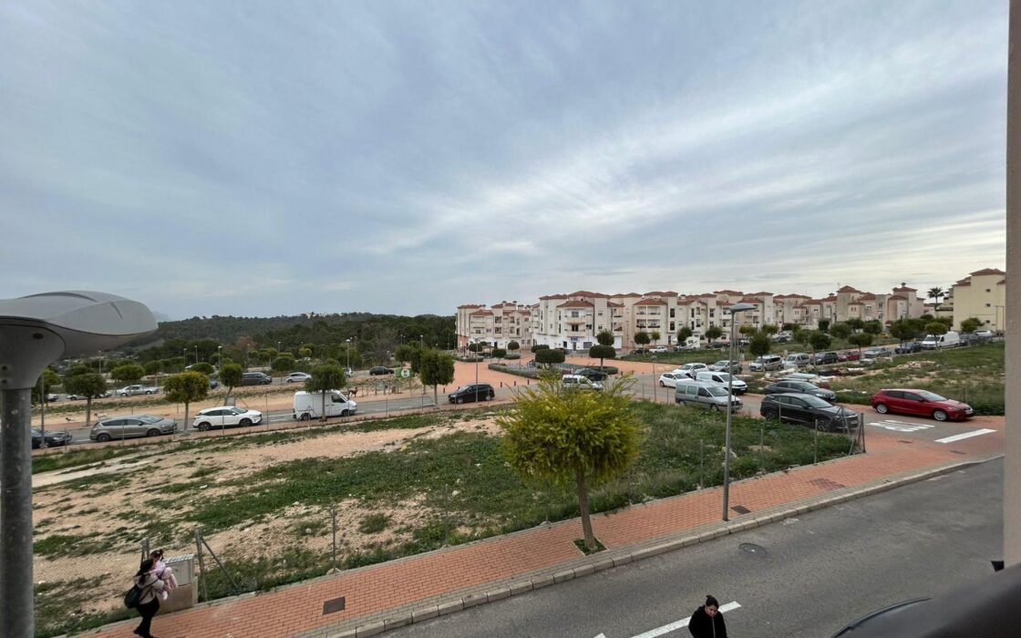 Квартира 76 кв.м з 2 спальнями в центрі Ла Нусії з терасою