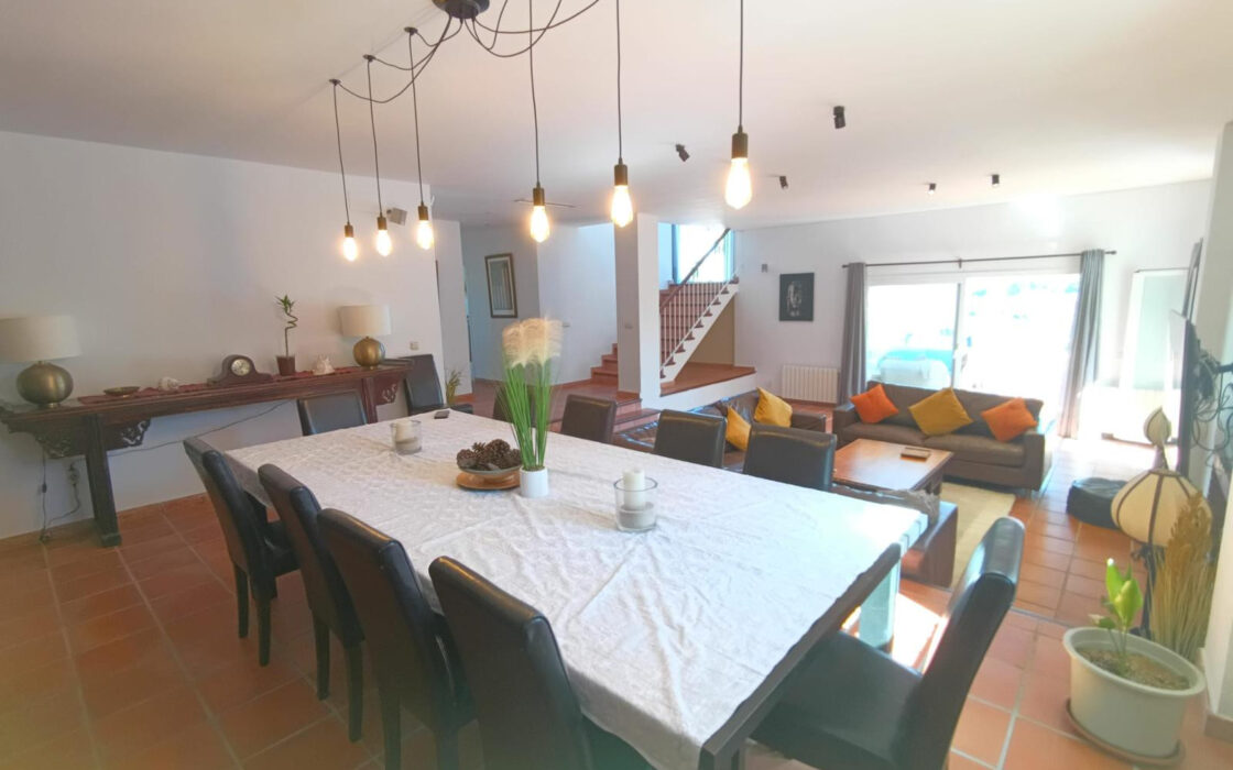 Вилла в Сотогранде 525 кв.м с террасой у моря