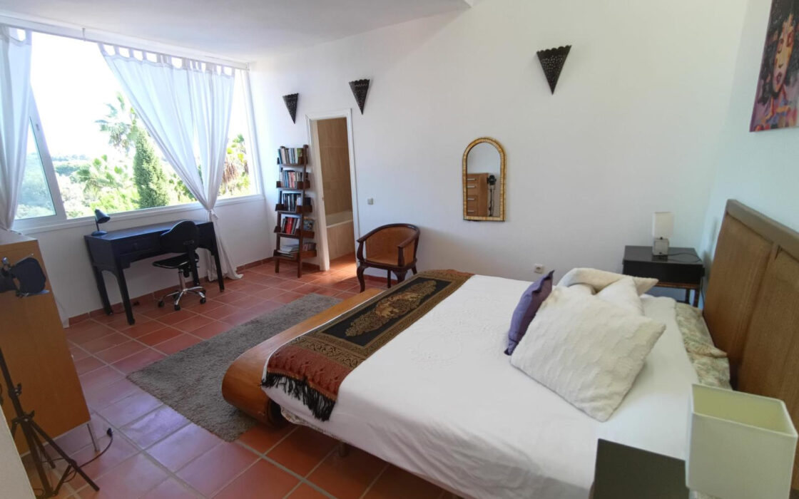 Вилла в Сотогранде 525 кв.м с террасой у моря