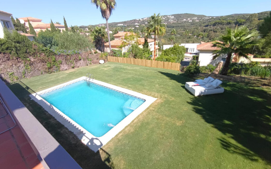 Вилла в Сотогранде 525 кв.м с террасой у моря