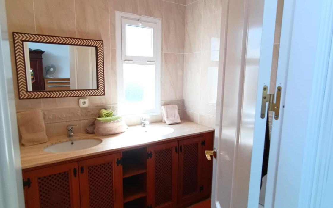 Вилла в Сотогранде 525 кв.м с террасой у моря