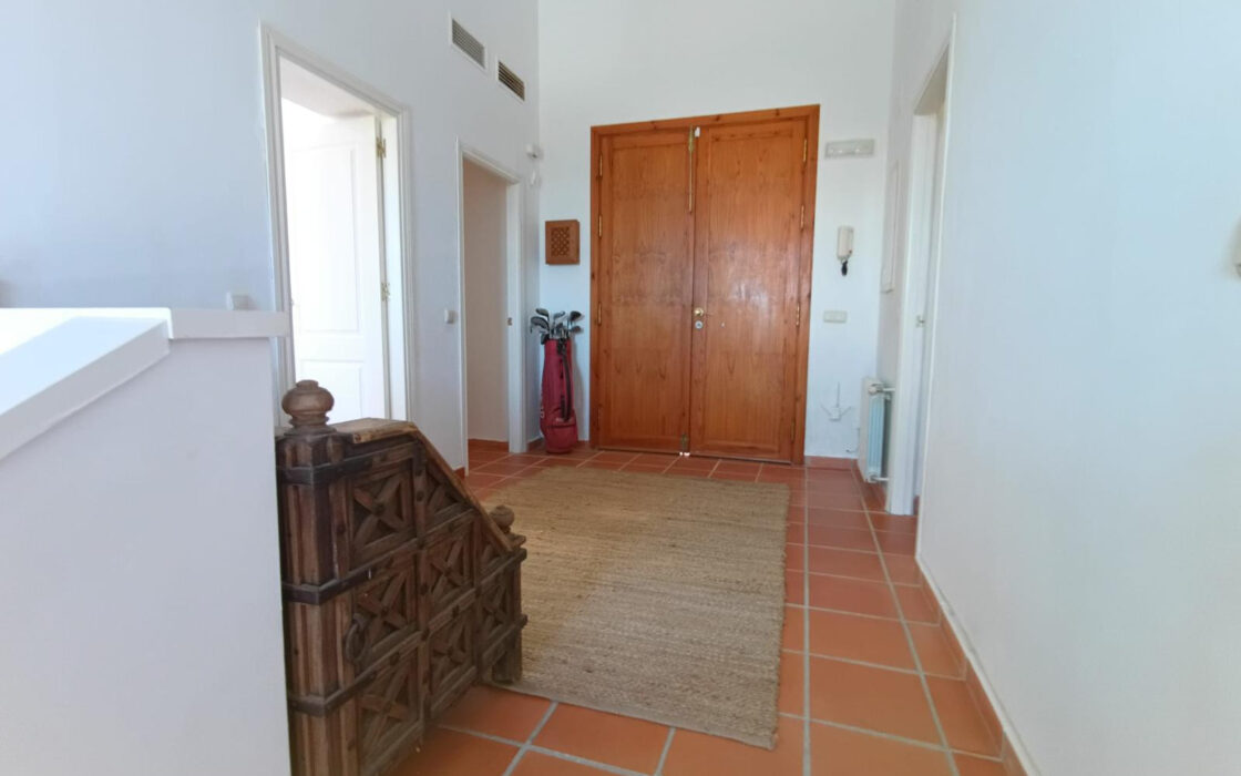 Вилла в Сотогранде 525 кв.м с террасой у моря