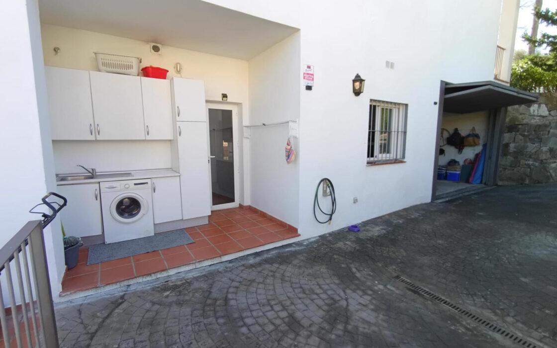 Вилла в Сотогранде 525 кв.м с террасой у моря