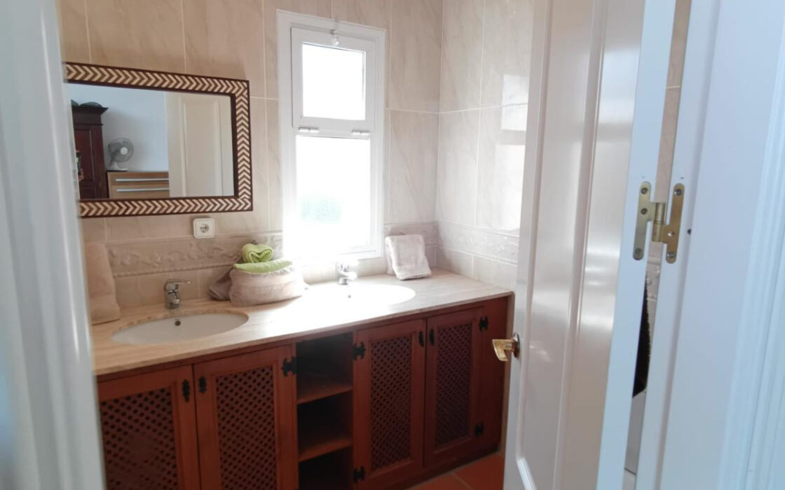 Вилла в Сотогранде 525 кв.м с террасой у моря