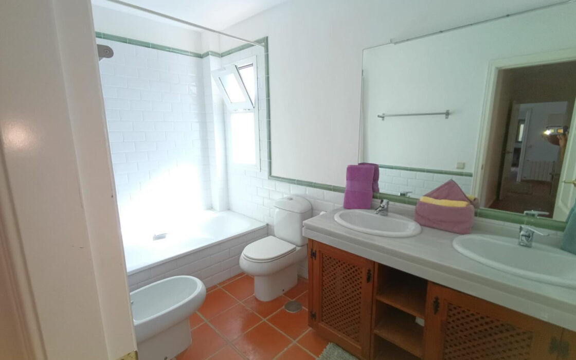 Вилла в Сотогранде 525 кв.м с террасой у моря