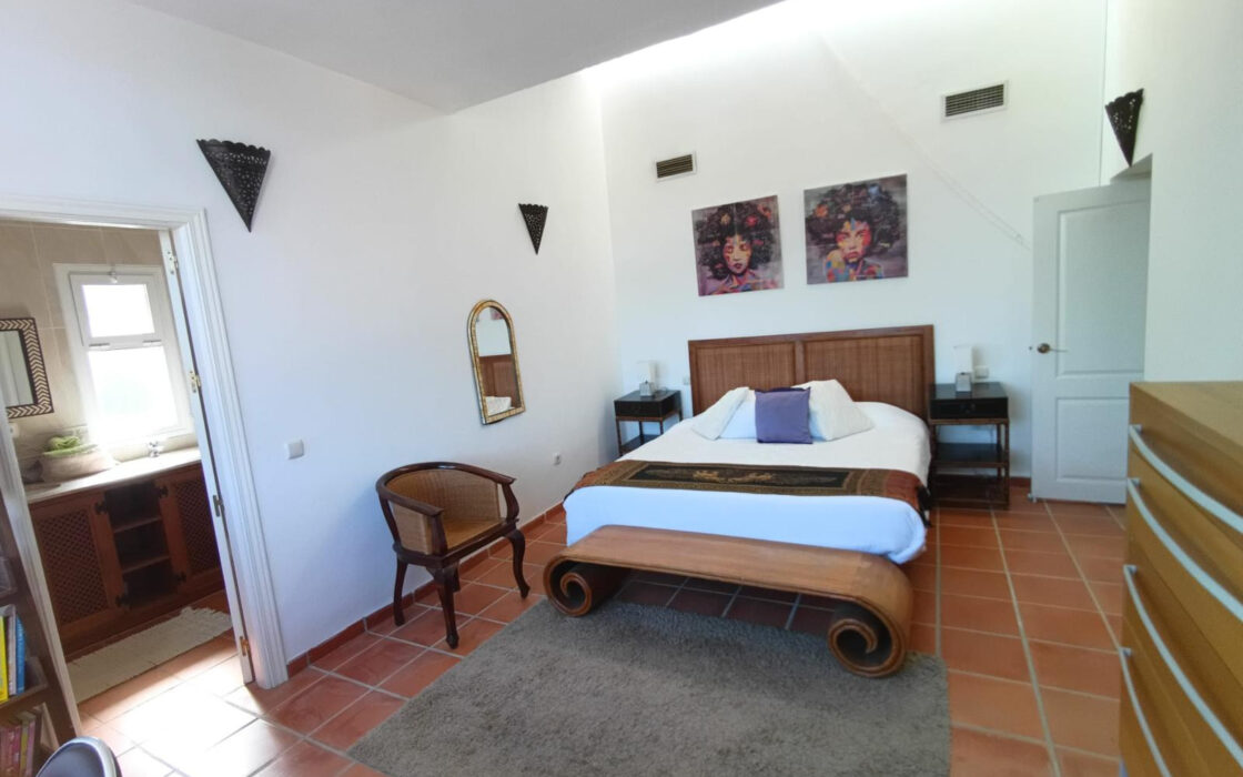 Вилла в Сотогранде 525 кв.м с террасой у моря