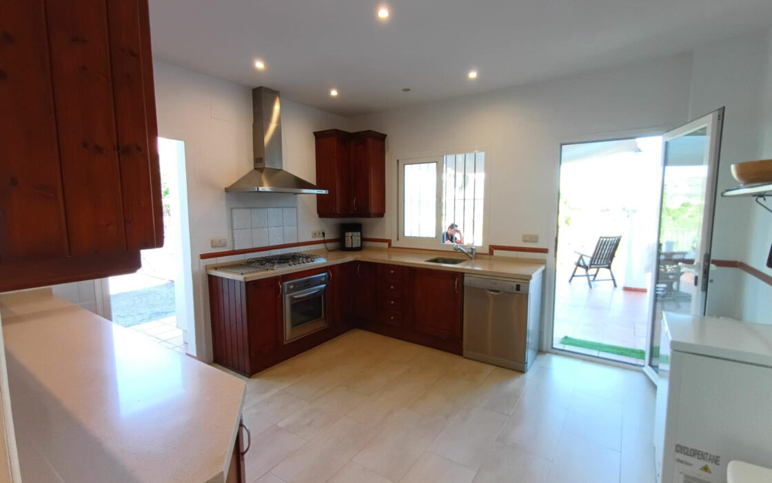 Вилла в Сотогранде 525 кв.м с террасой у моря