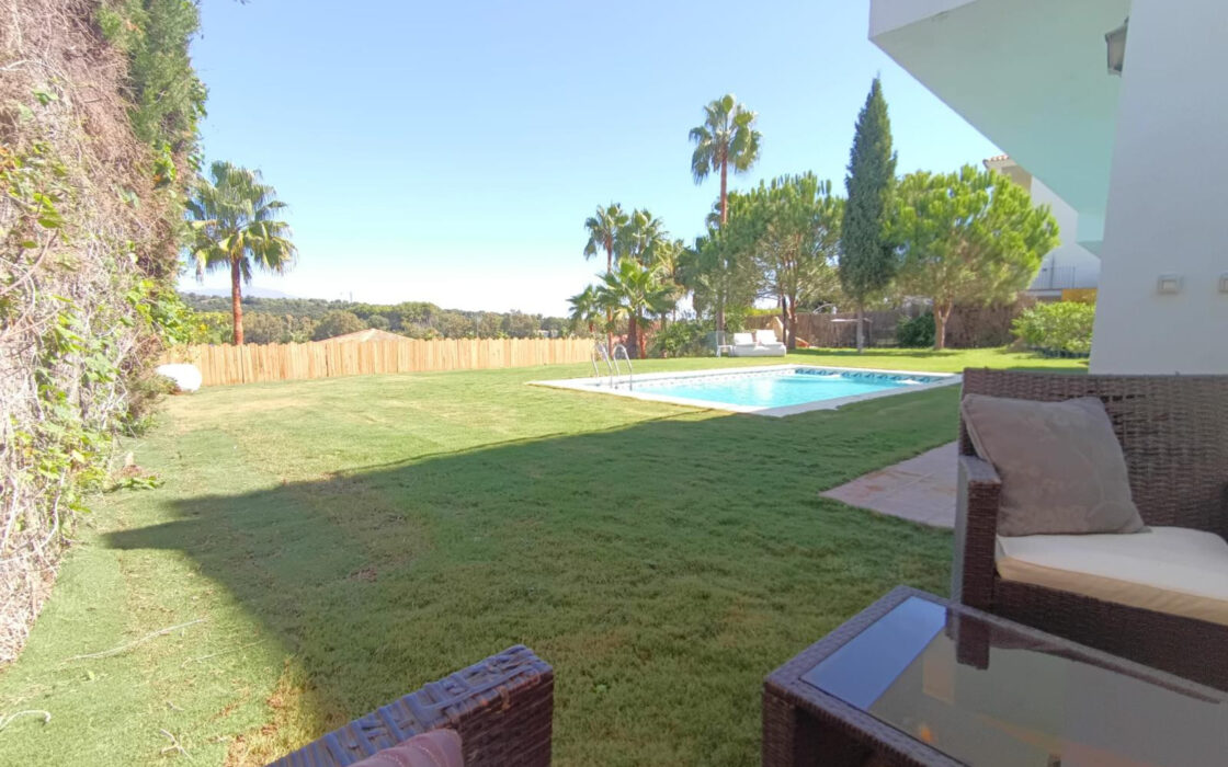 Вилла в Сотогранде 525 кв.м с террасой у моря