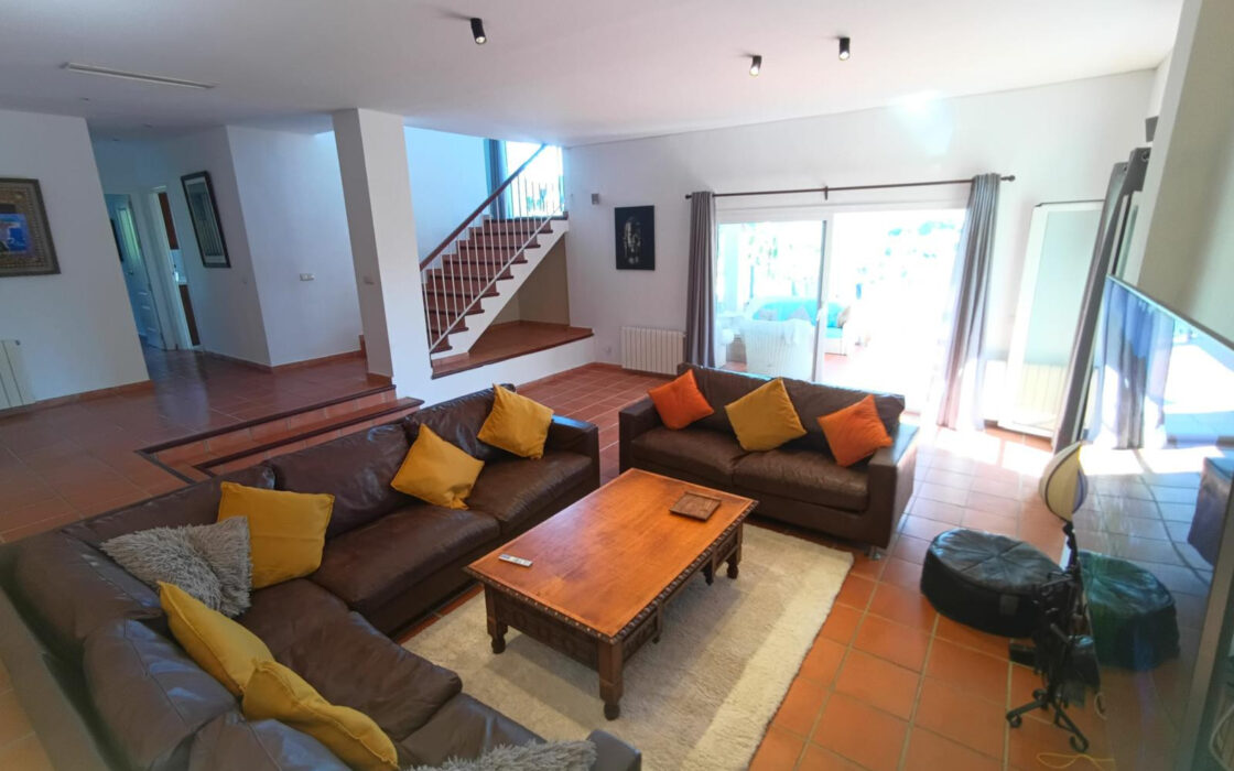 Вилла в Сотогранде 525 кв.м с террасой у моря