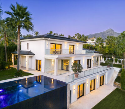 Вілла в Нуэва-Андалусія з терасою у поля для гольфа