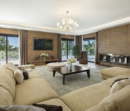 Вілла в Нуэва-Андалусія з терасою у поля для гольфа