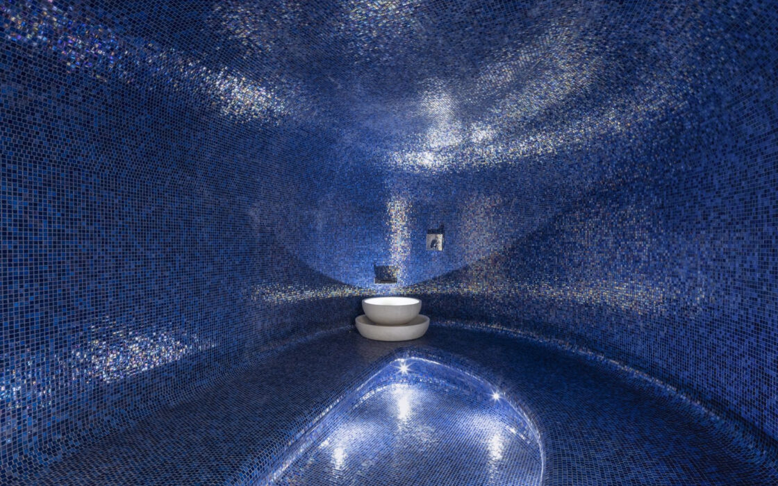 Вілла в Нуэва-Андалусія з терасою у поля для гольфа