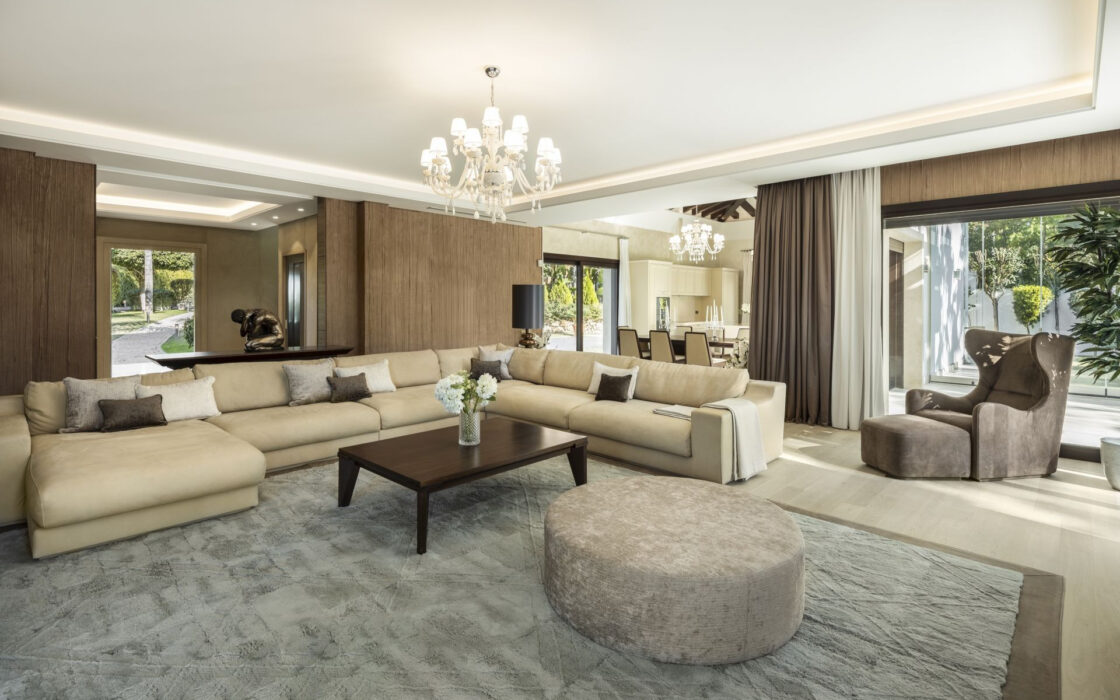 Вілла в Нуэва-Андалусія з терасою у поля для гольфа