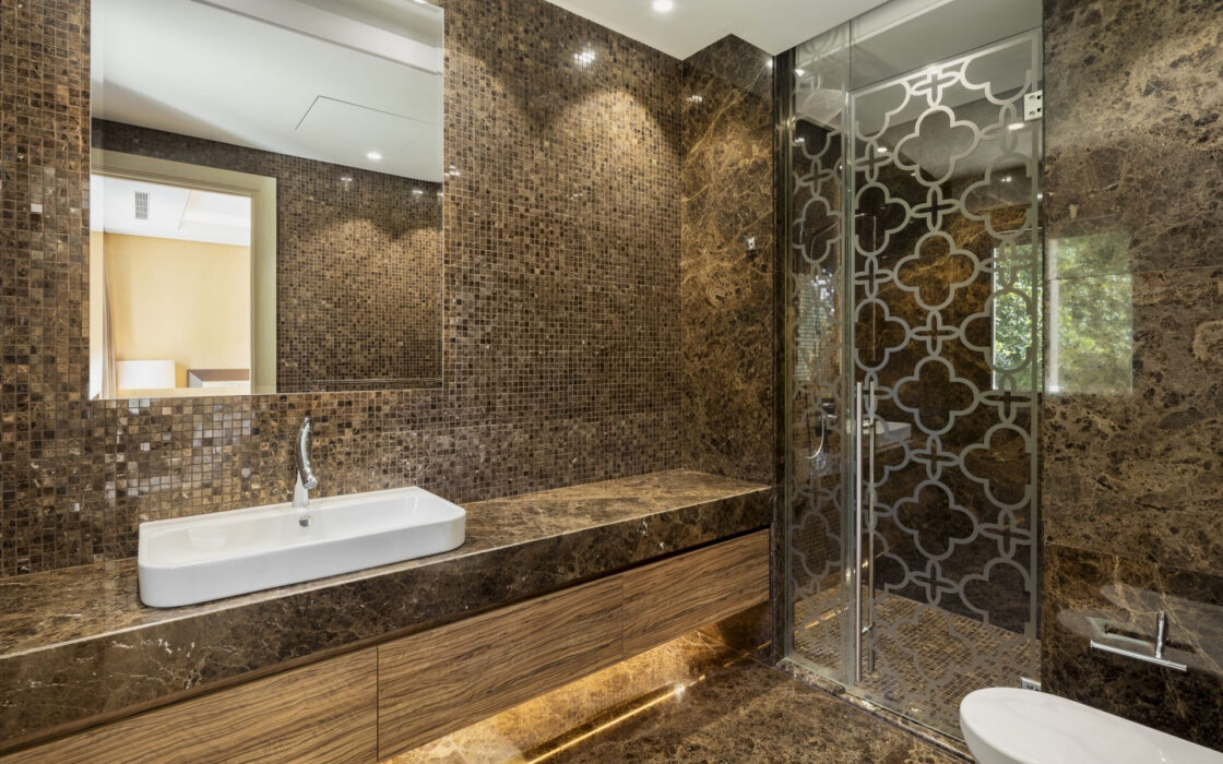 Вілла в Нуэва-Андалусія з терасою у поля для гольфа