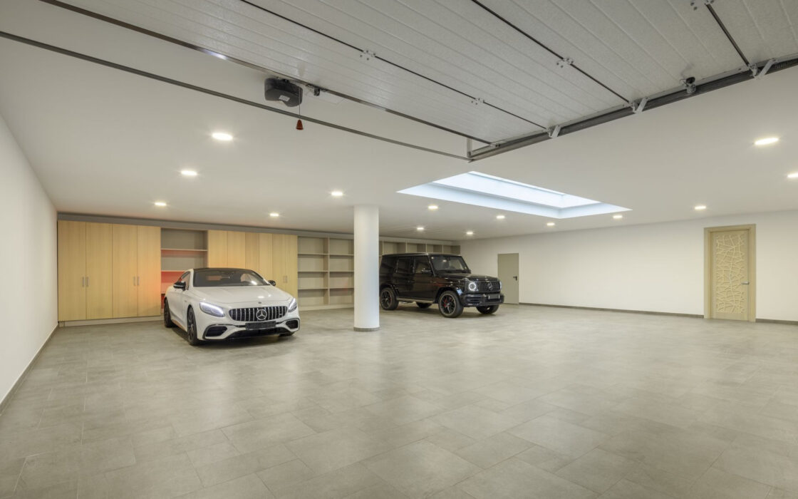 Вілла в Нуэва-Андалусія з терасою у поля для гольфа