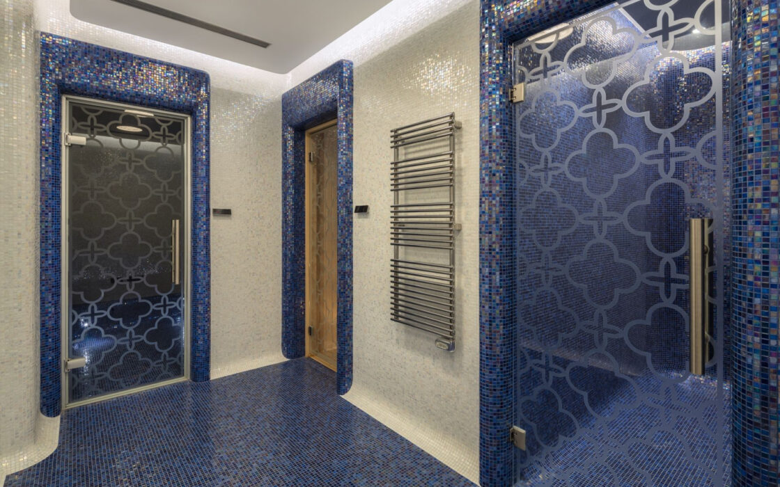 Вілла в Нуэва-Андалусія з терасою у поля для гольфа