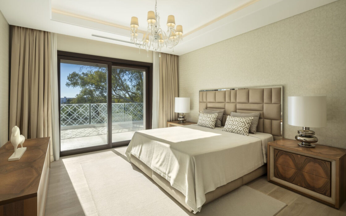 Вілла в Нуэва-Андалусія з терасою у поля для гольфа