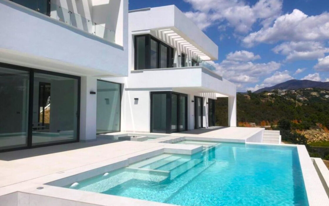 Новая вилла в Марбелье 786 кв.м с террасой и мебелью