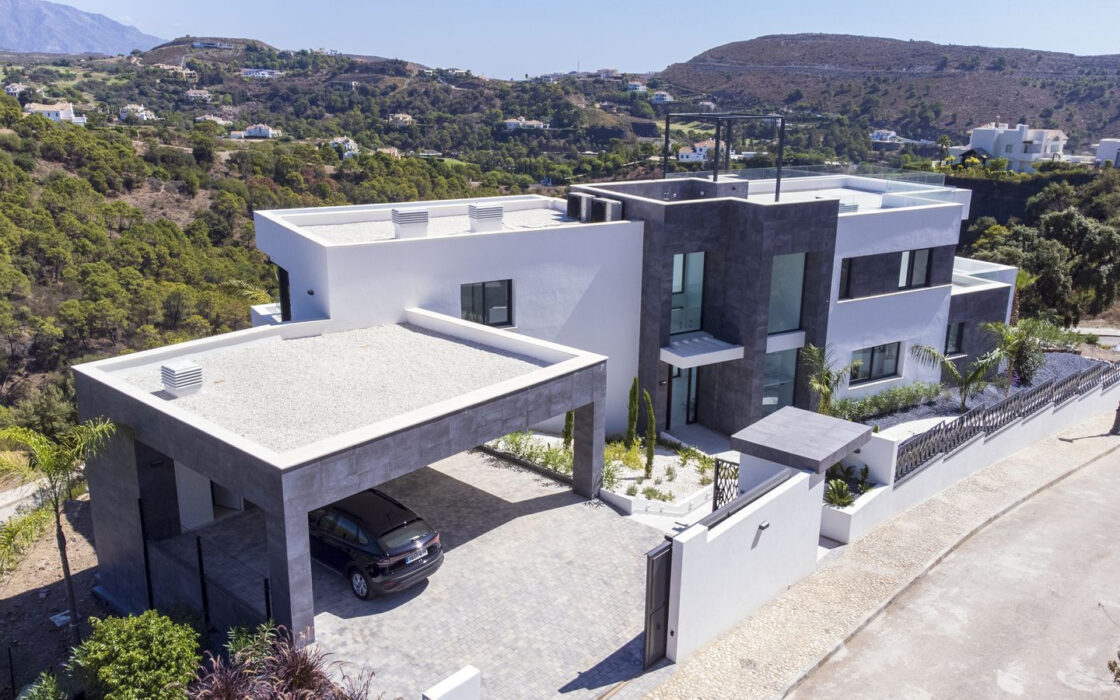 Новая вилла в Марбелье 786 кв.м с террасой и мебелью