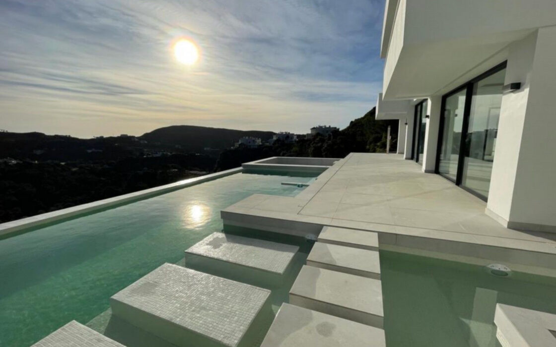 Новая вилла в Марбелье 786 кв.м с террасой и мебелью