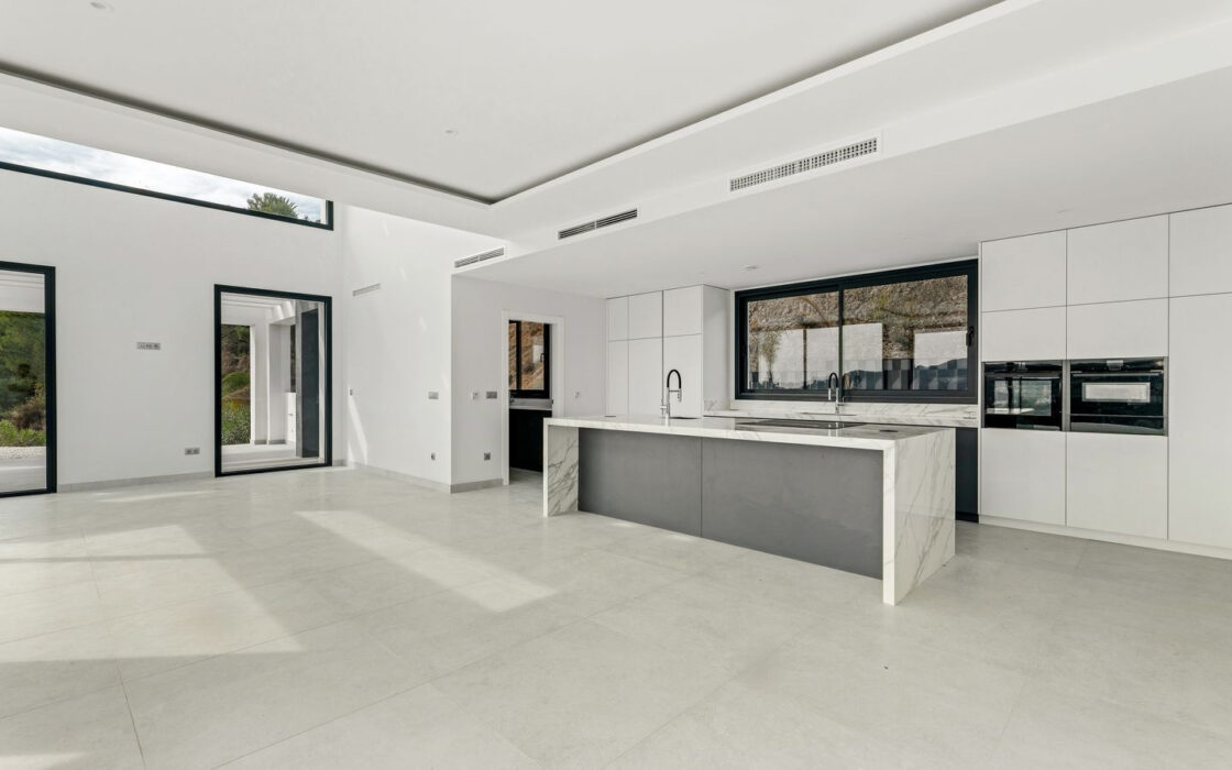 Новая вилла в Марбелье 786 кв.м с террасой и мебелью