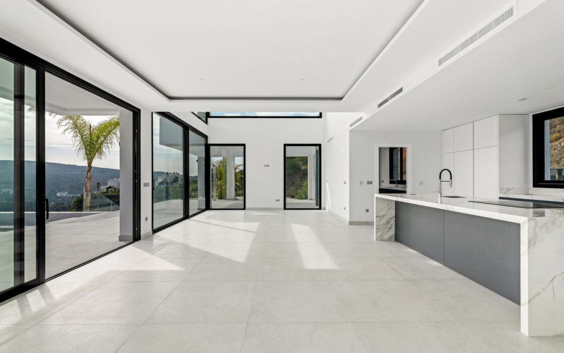 Новая вилла в Марбелье 786 кв.м с террасой и мебелью