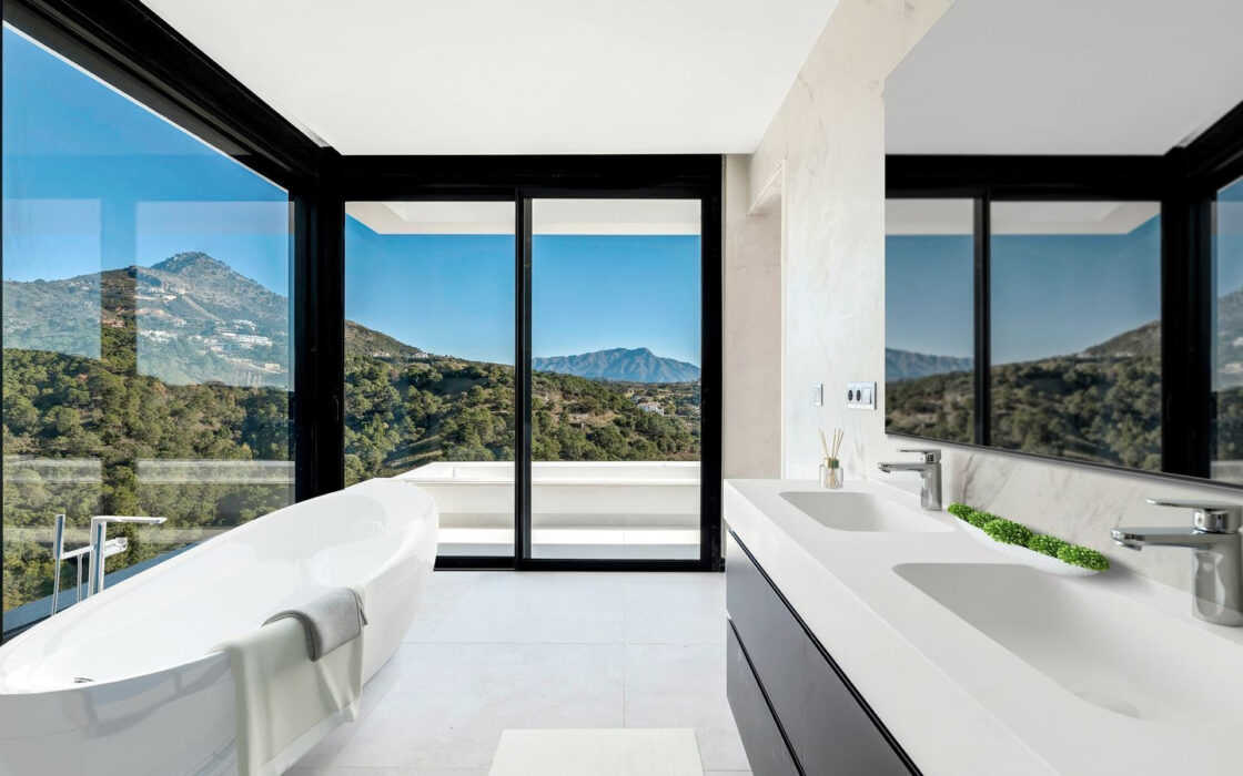 Новая вилла в Марбелье 786 кв.м с террасой и мебелью