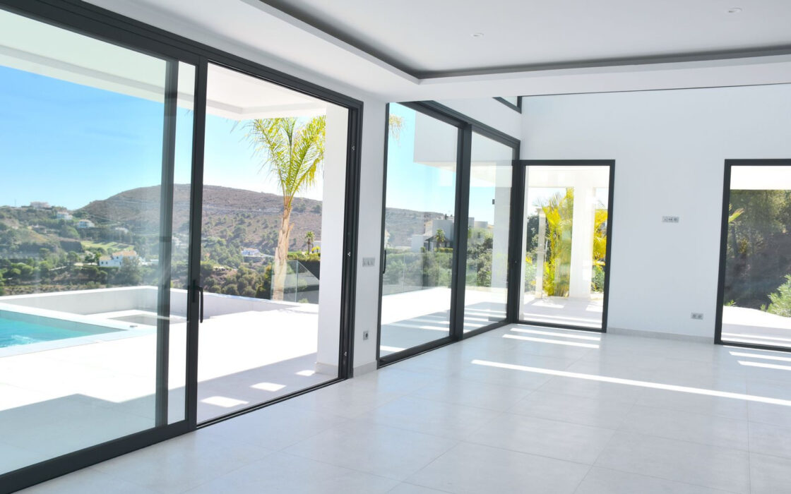 Новая вилла в Марбелье 786 кв.м с террасой и мебелью