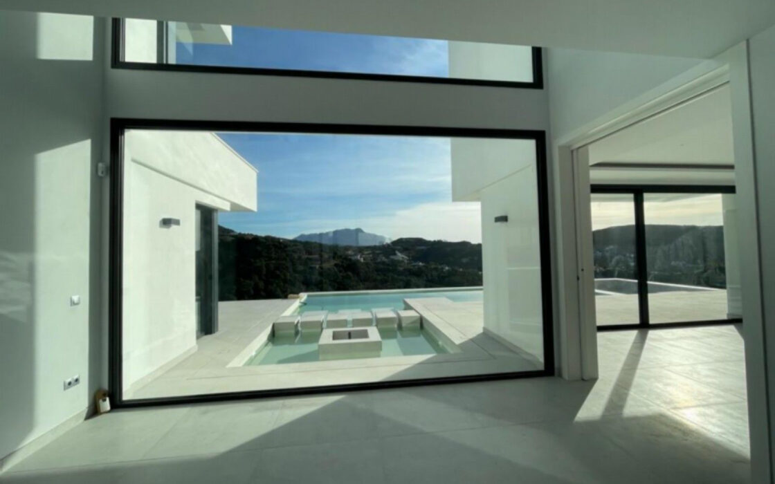 Новая вилла в Марбелье 786 кв.м с террасой и мебелью