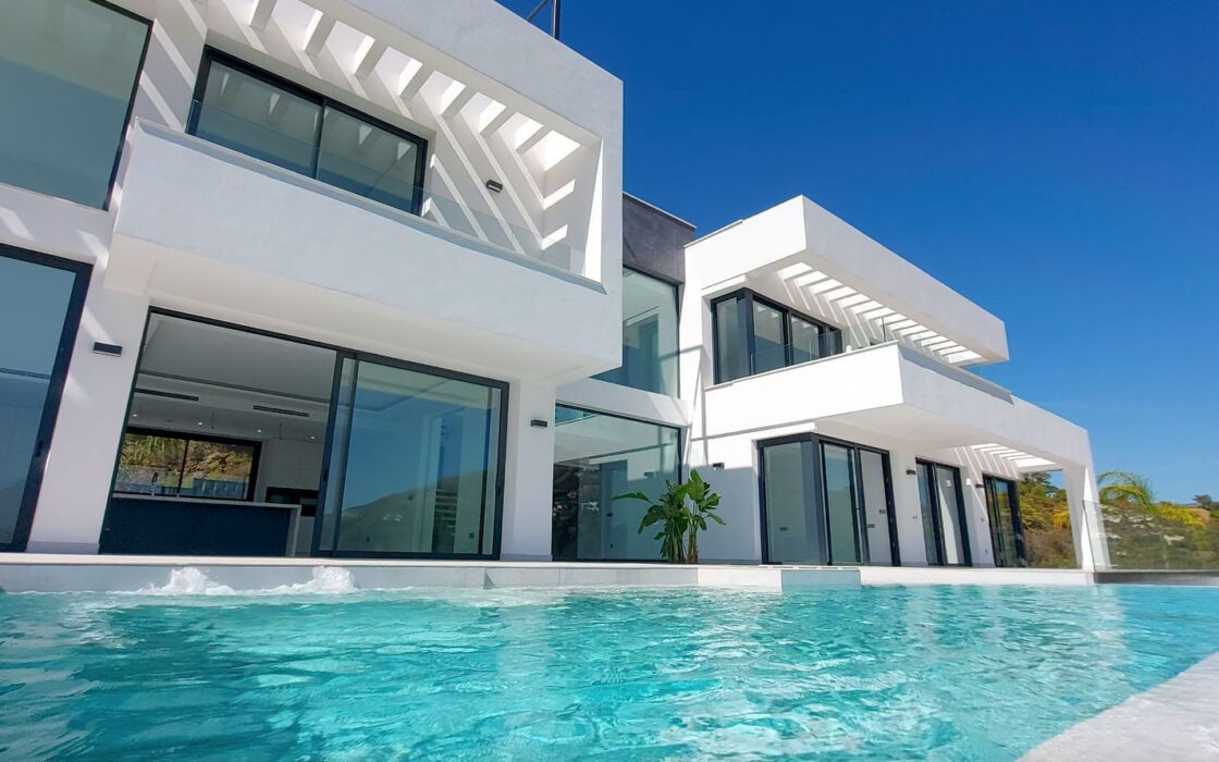 Новая вилла в Марбелье 786 кв.м с террасой и мебелью