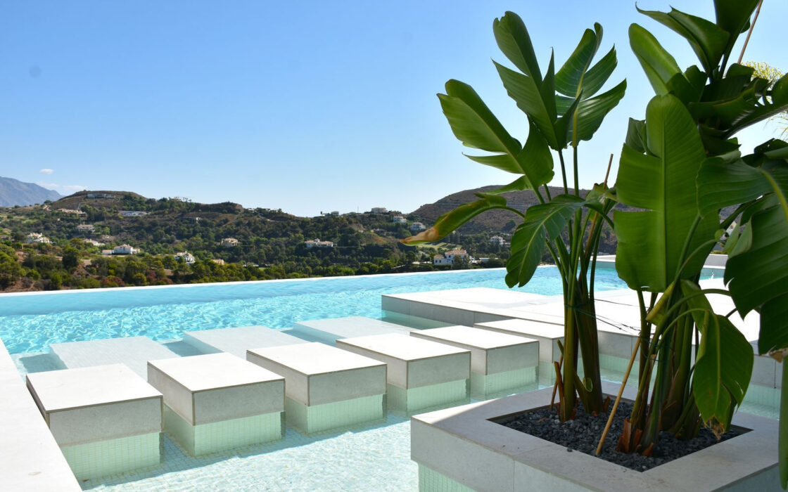 Новая вилла в Марбелье 786 кв.м с террасой и мебелью