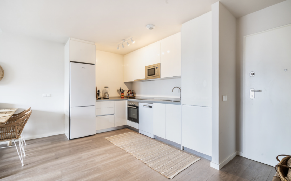 Сучасна квартира з терасою в Естепоні 115 кв.м 2 спальні