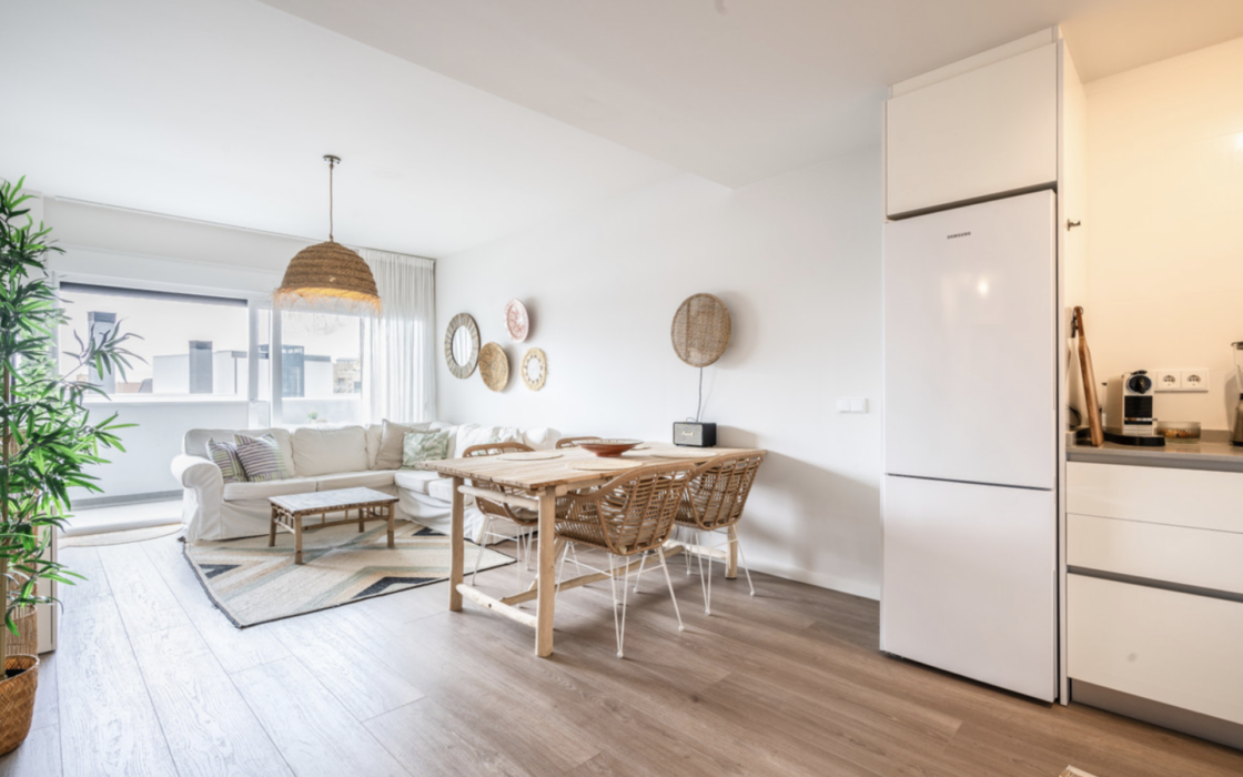 Сучасна квартира з терасою в Естепоні 115 кв.м 2 спальні