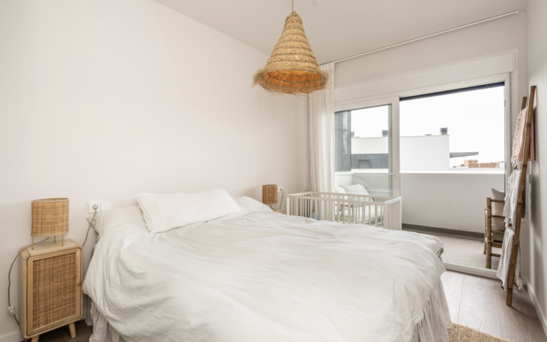 Сучасна квартира з терасою в Естепоні 115 кв.м 2 спальні