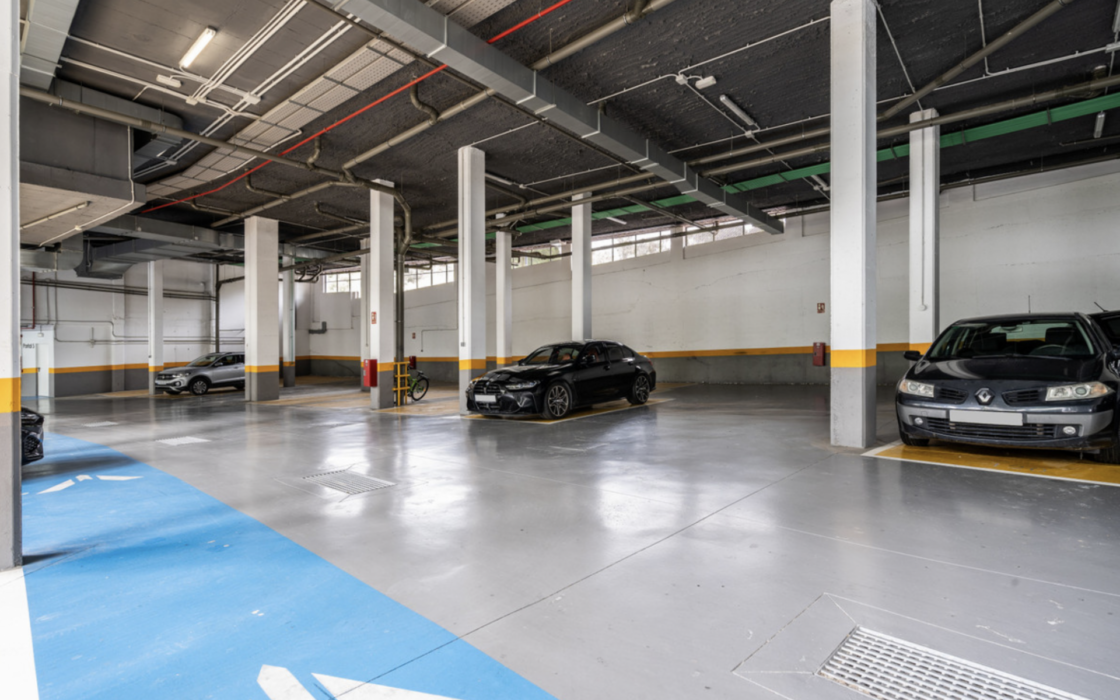 Сучасна квартира з терасою в Естепоні 115 кв.м 2 спальні